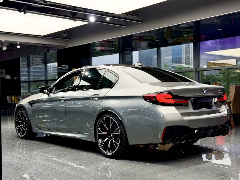 BMW M5 — миниатюра 5