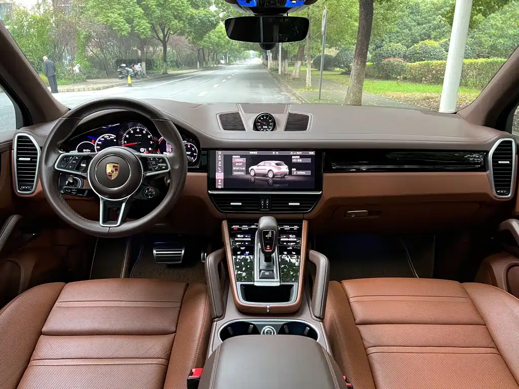Porsche Cayenne — миниатюра 8