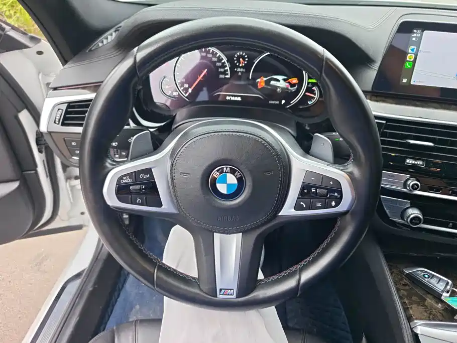 BMW 5 Series — миниатюра 15