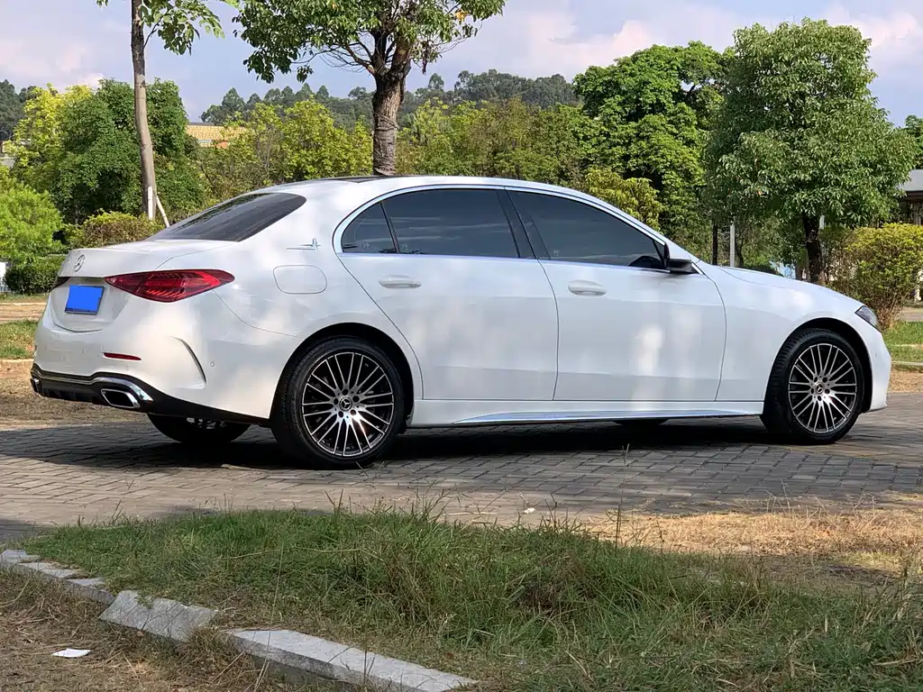 Mercedes-Benz C-Class — миниатюра 6