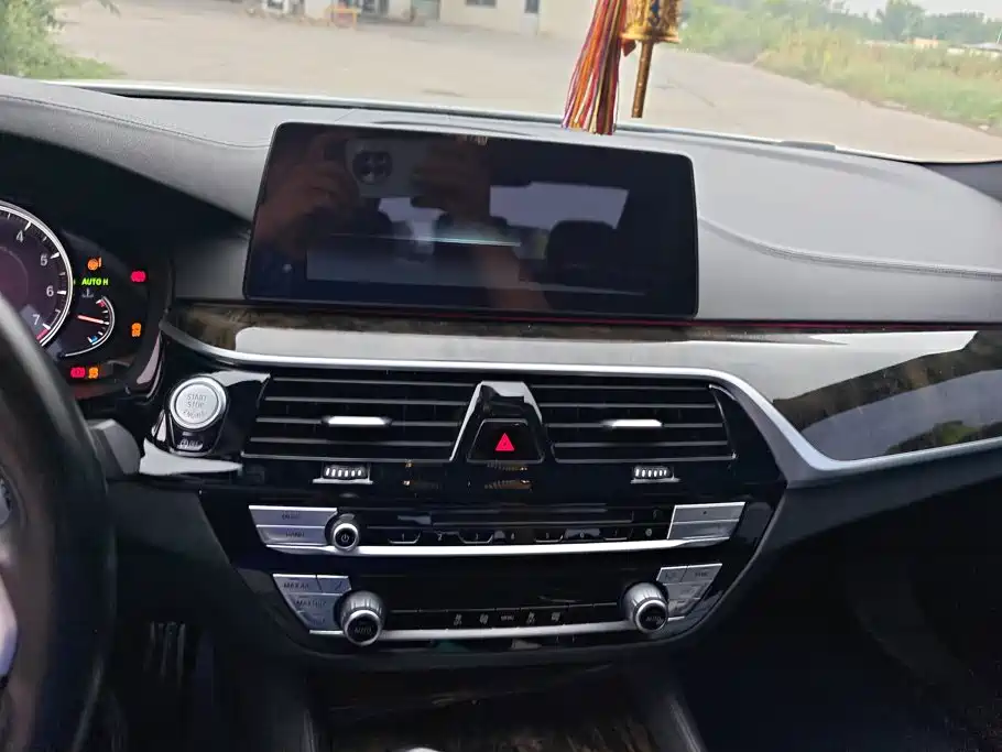 BMW 5 Series — миниатюра 13