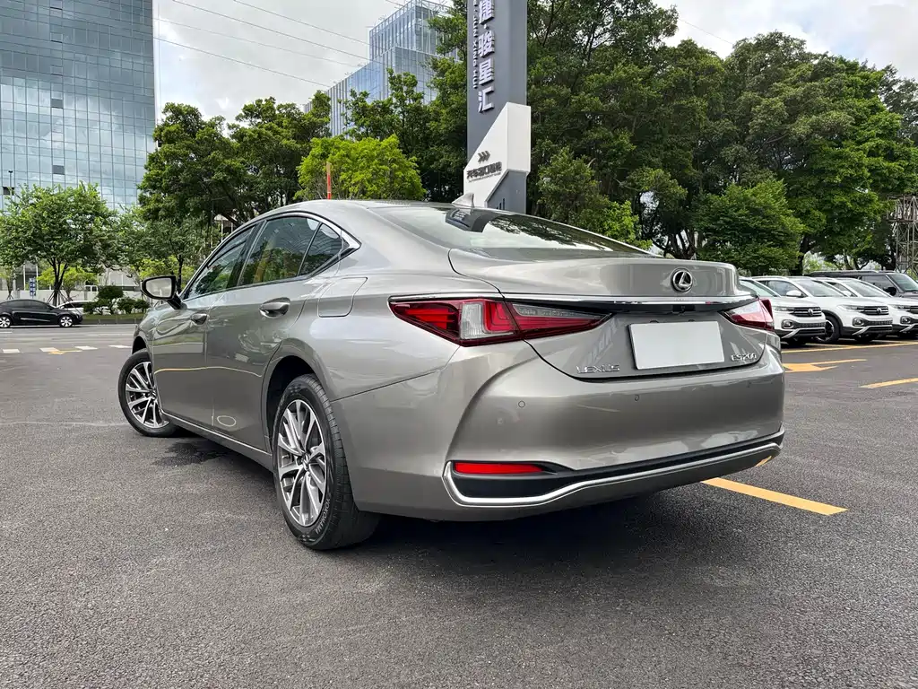 Lexus ES 2023 200