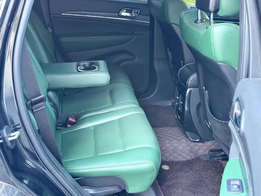 Jeep Grand Cherokee (Import) — миниатюра 12