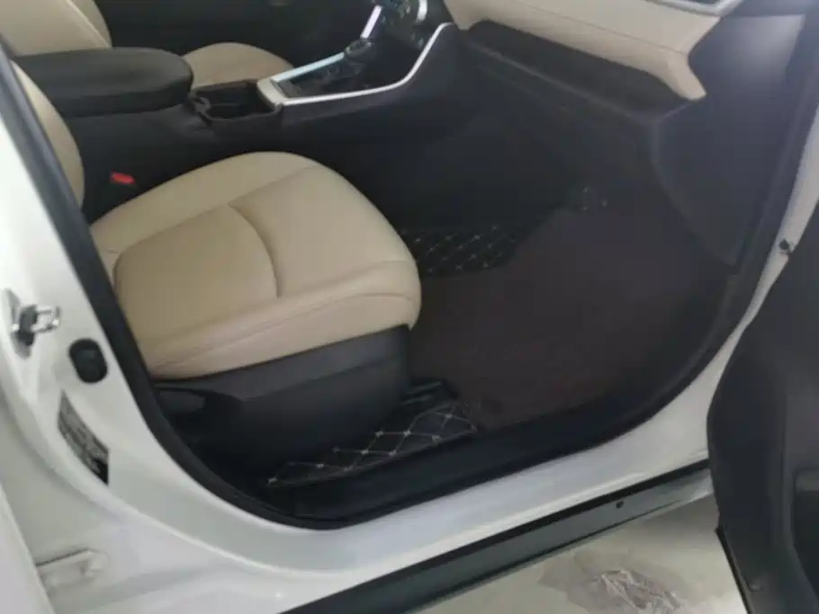 Toyota RAV4 — миниатюра 8