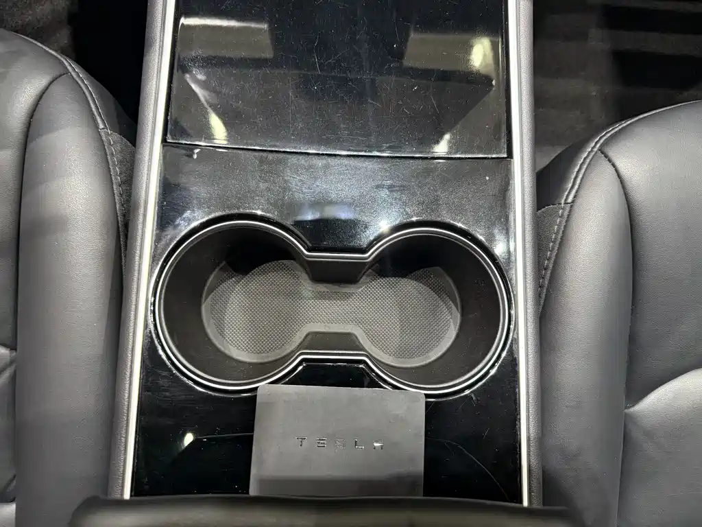 Tesla Model 3 — миниатюра 9