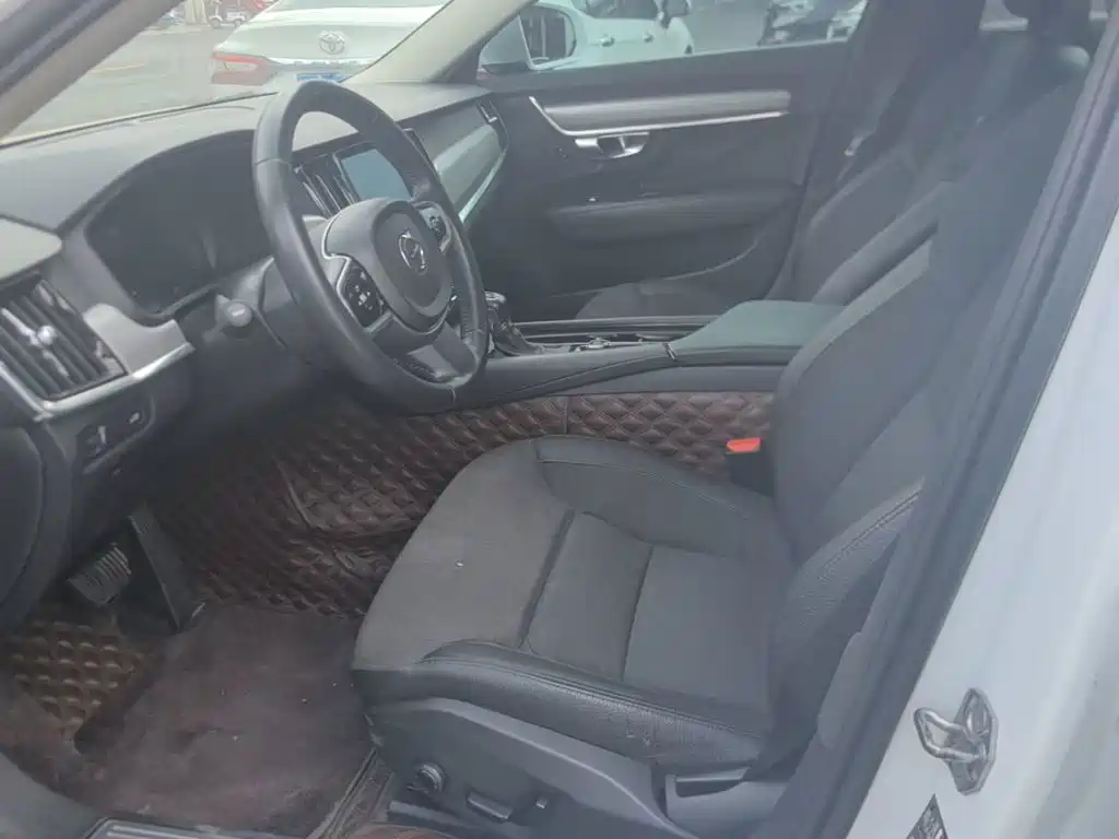 Volvo S90 — миниатюра 15