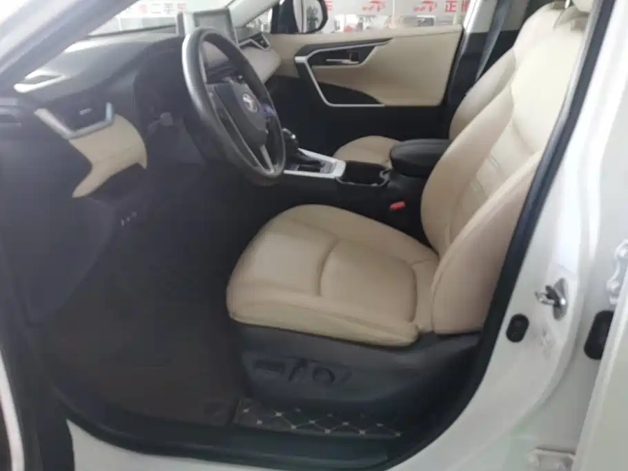 Toyota RAV4 — миниатюра 9