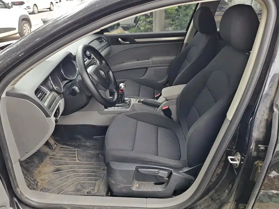 Skoda Superb 2013 1.4TSI MT