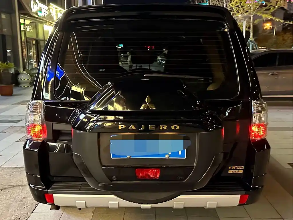 Mitsubishi Pajero (Import) — миниатюра 5
