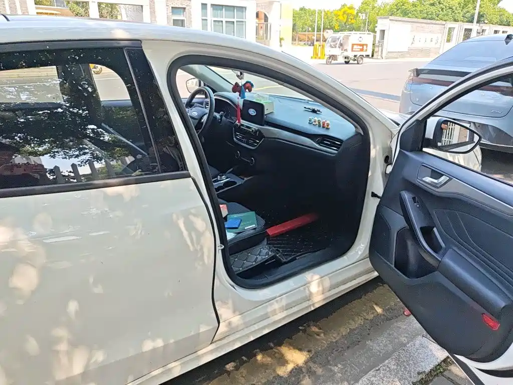Ford Focus — миниатюра 18