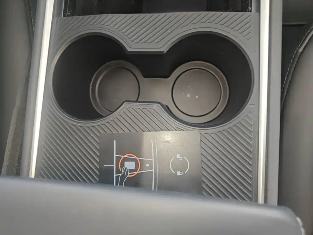 Tesla Model 3 — миниатюра 9