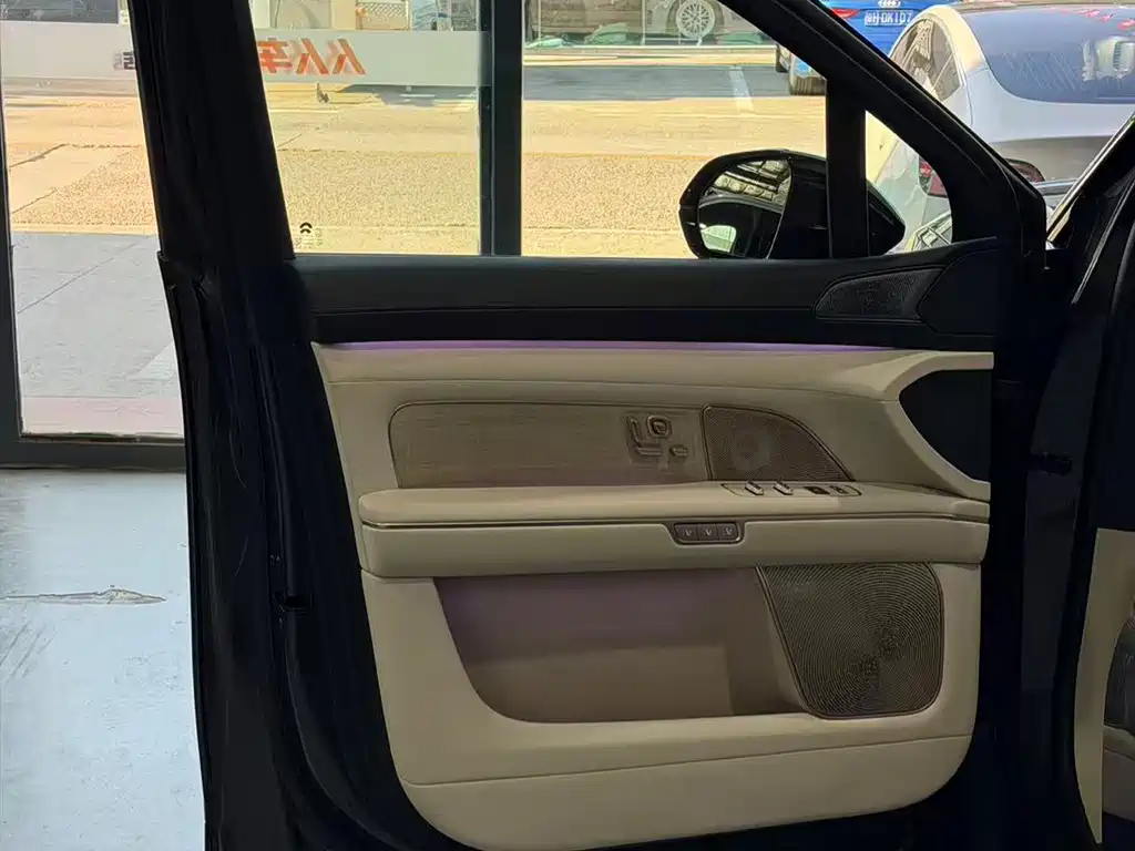 NIO ES8 — миниатюра 5