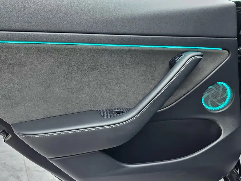 Tesla Model 3 — миниатюра 9