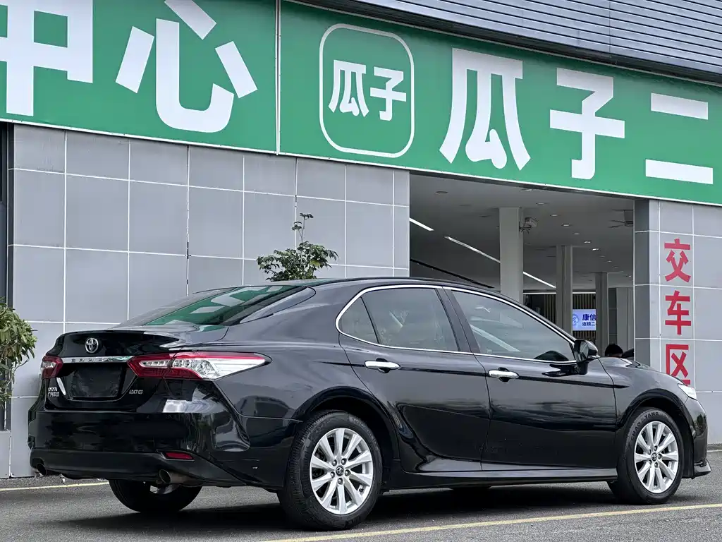 Toyota Camry — миниатюра 13