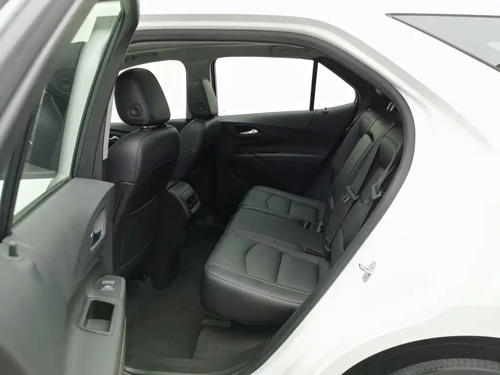 Chevrolet Equinox — миниатюра 15