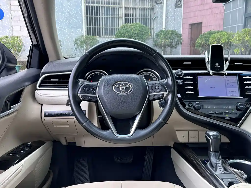 Toyota Camry — миниатюра 4