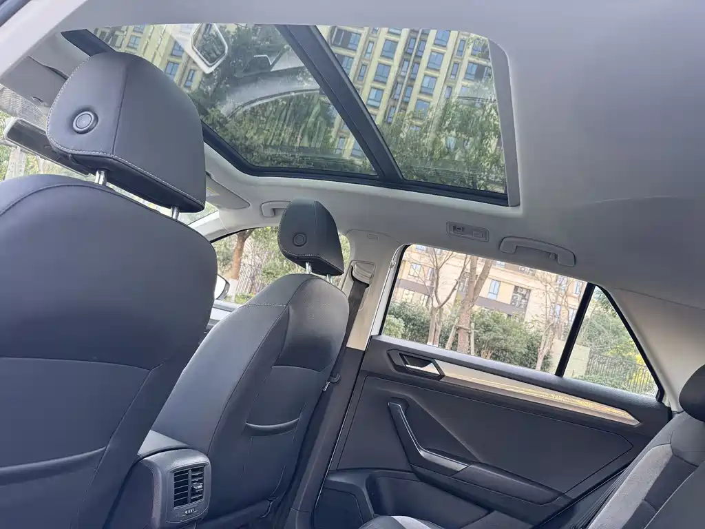 VOLKSWAGEN T ROC EXPLORING SONGS