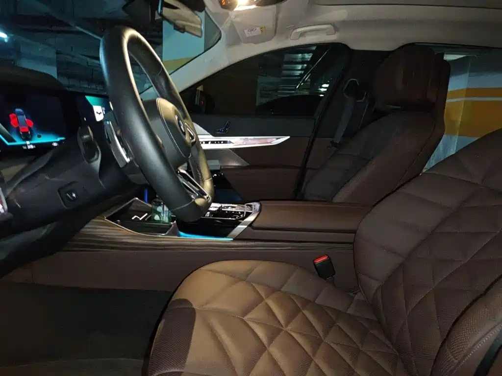 BMW i7 — миниатюра 8