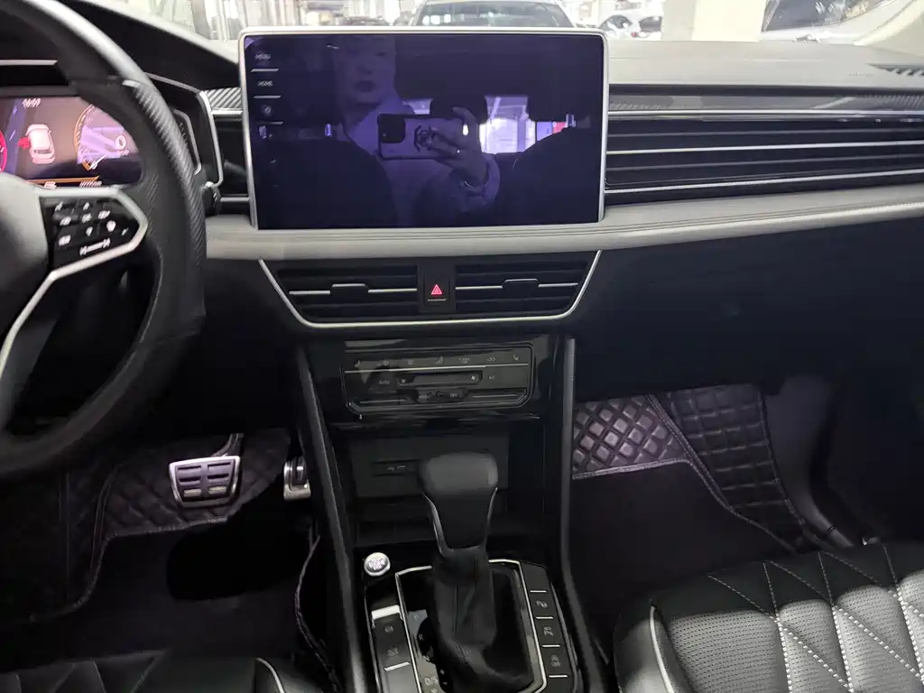 Volkswagen Tiguan L - фото 15