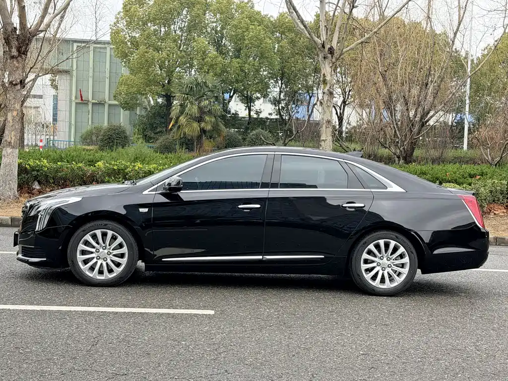 CADILLAC XTS
