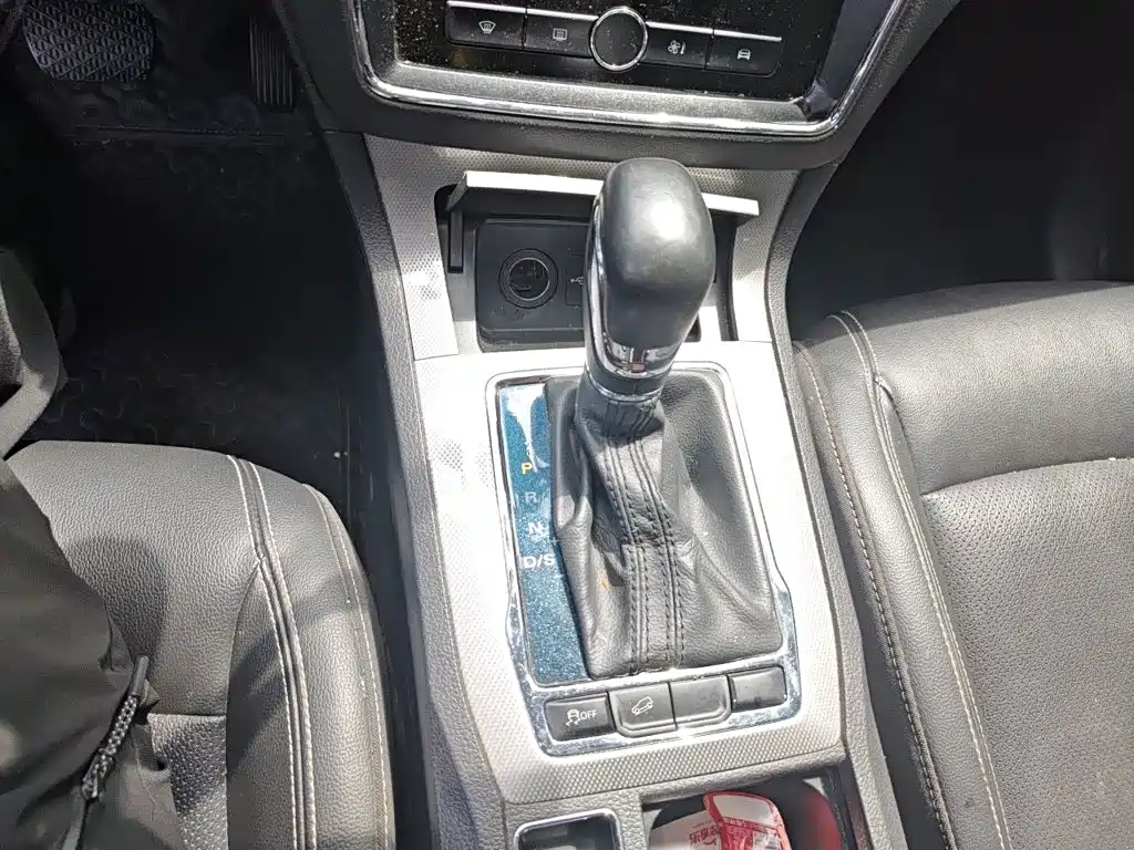 Roewe RX5 — миниатюра 15