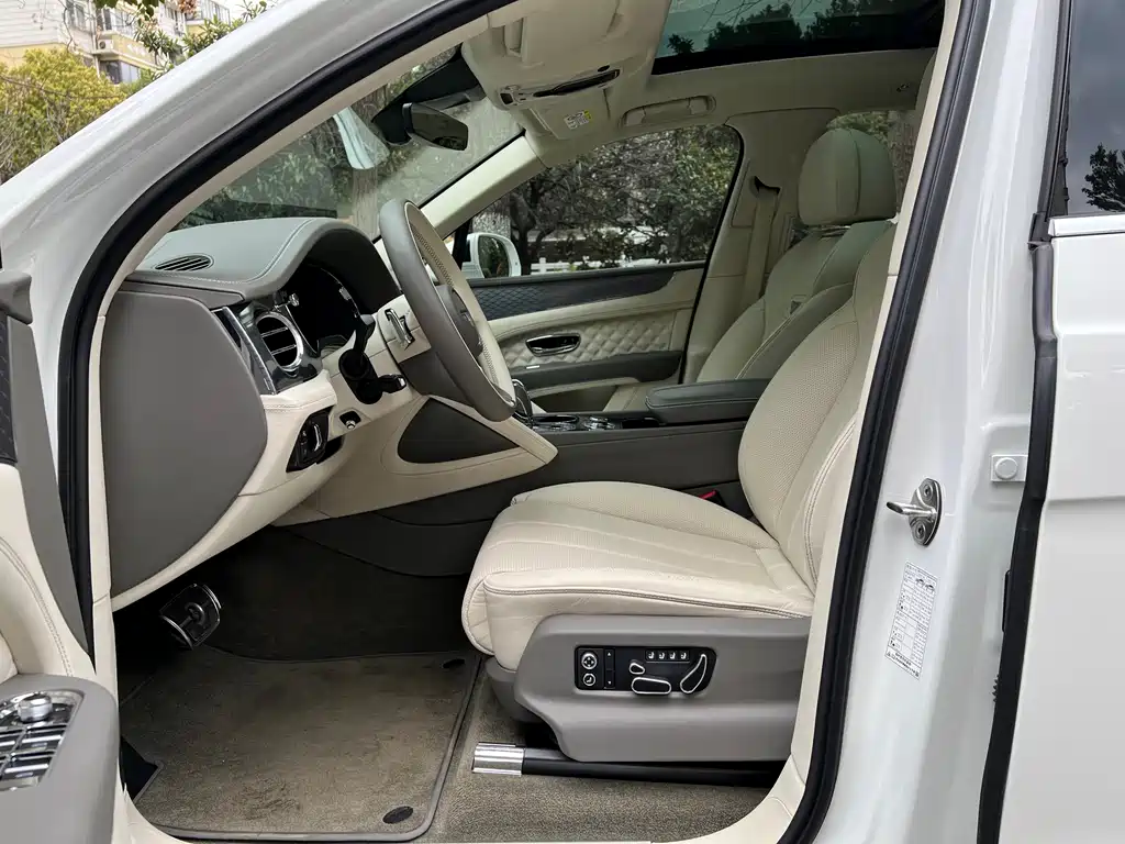 BENTLEY TIMYUE PLUG IN HYBRID