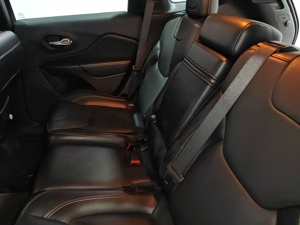 Jeep Cherokee — миниатюра 13