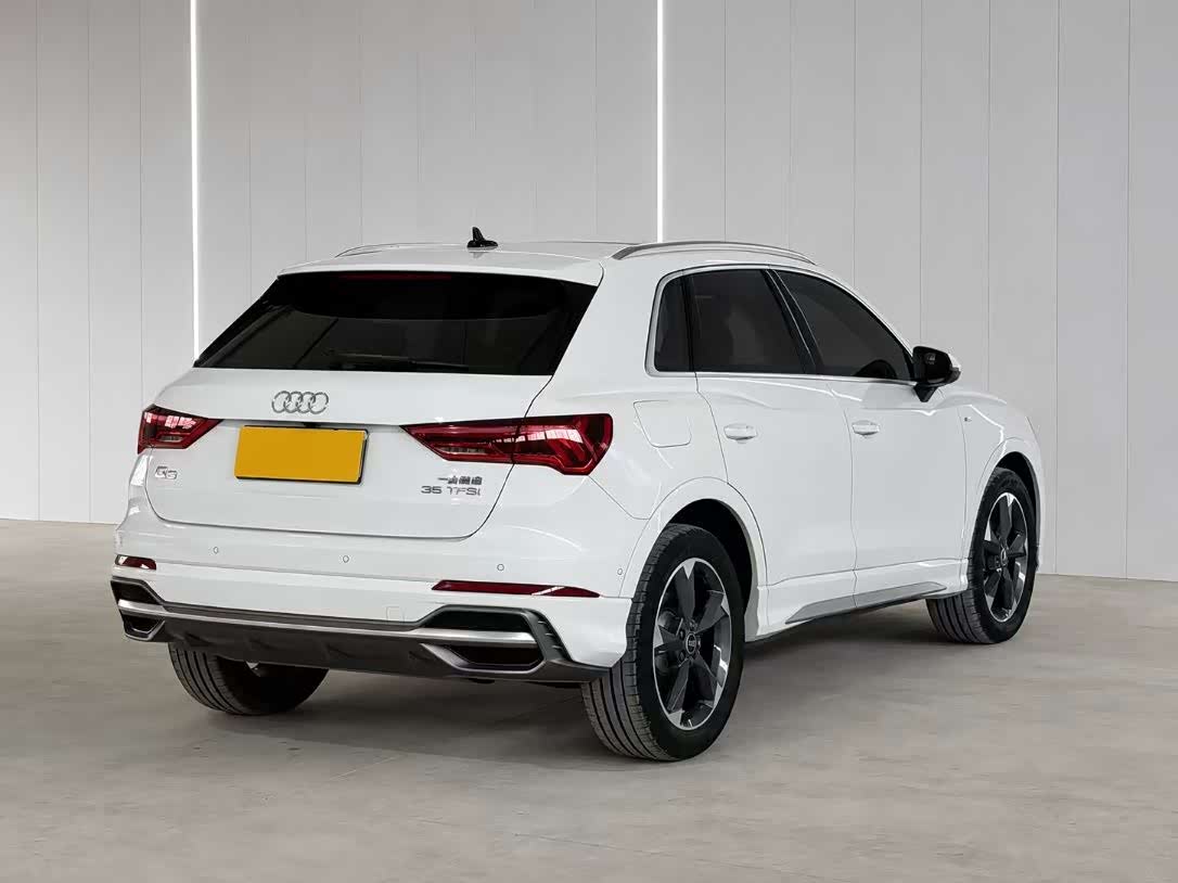 Audi Q3 1.4 л 2023 г. Белый, пробег 46000 км