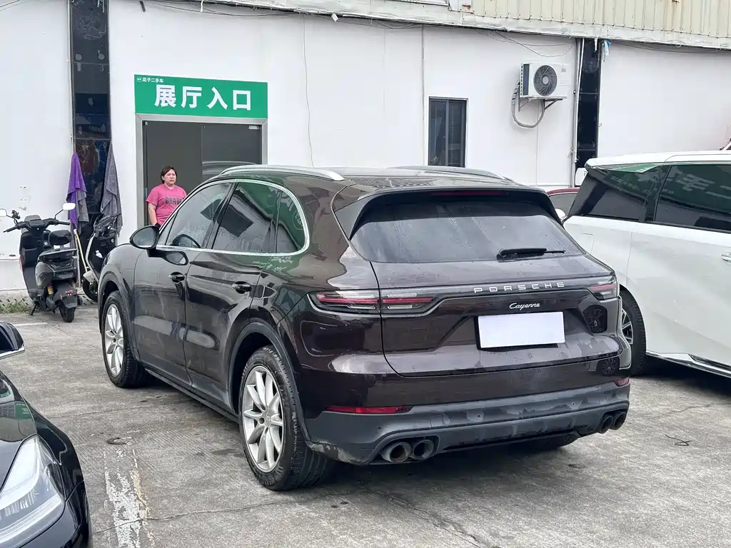Porsche Cayenne — миниатюра 4