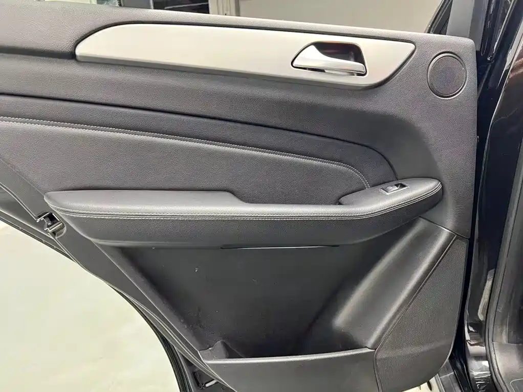 Mercedes-Benz M-Class — миниатюра 17