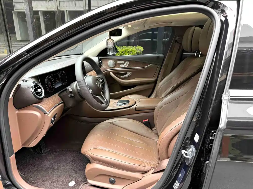 Mercedes-Benz E-Class — миниатюра 7