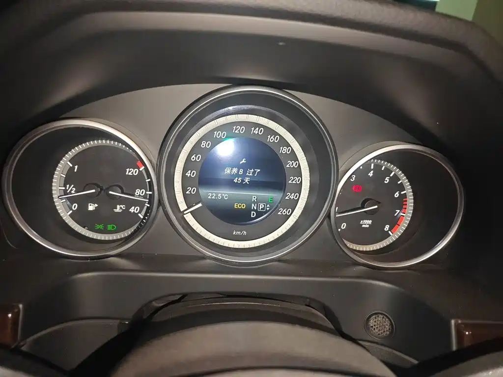 Mercedes-Benz E-Class — миниатюра 7