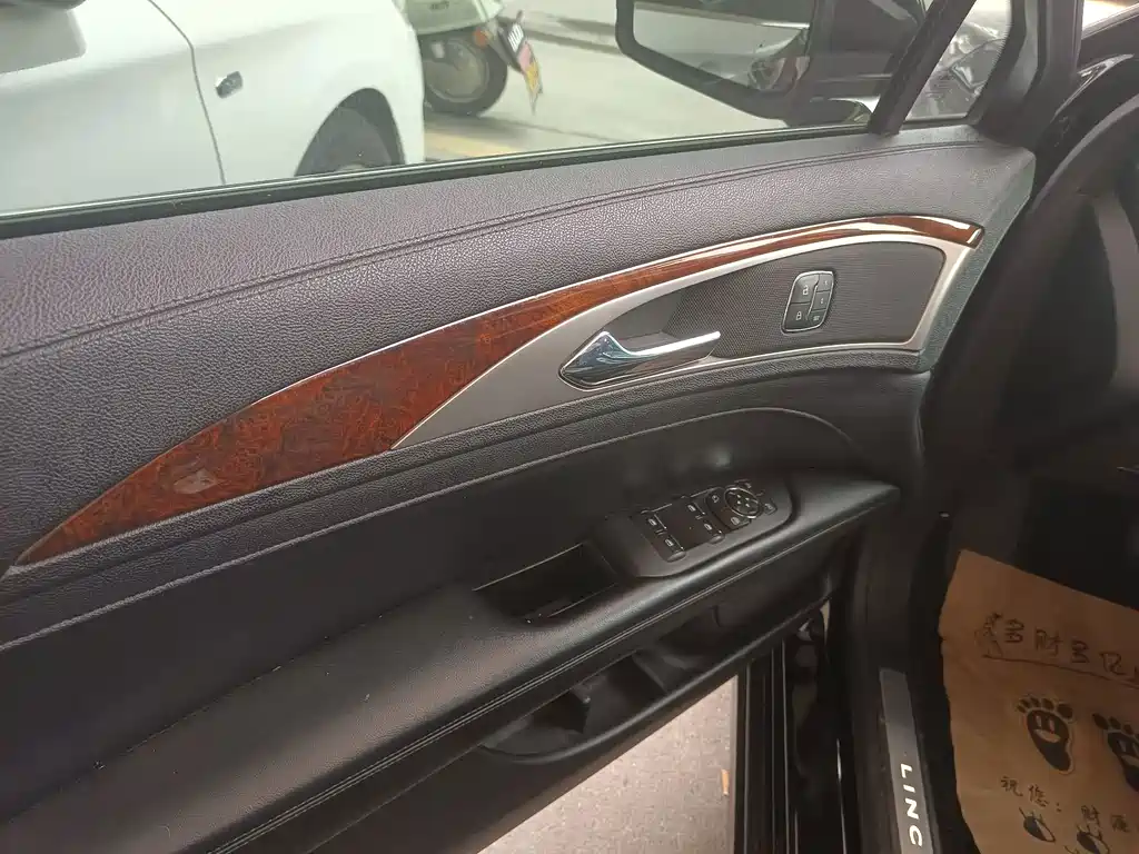 Lincoln MKZ — миниатюра 6