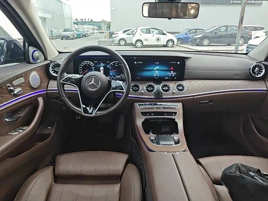 Mercedes-Benz E-Class — миниатюра 10