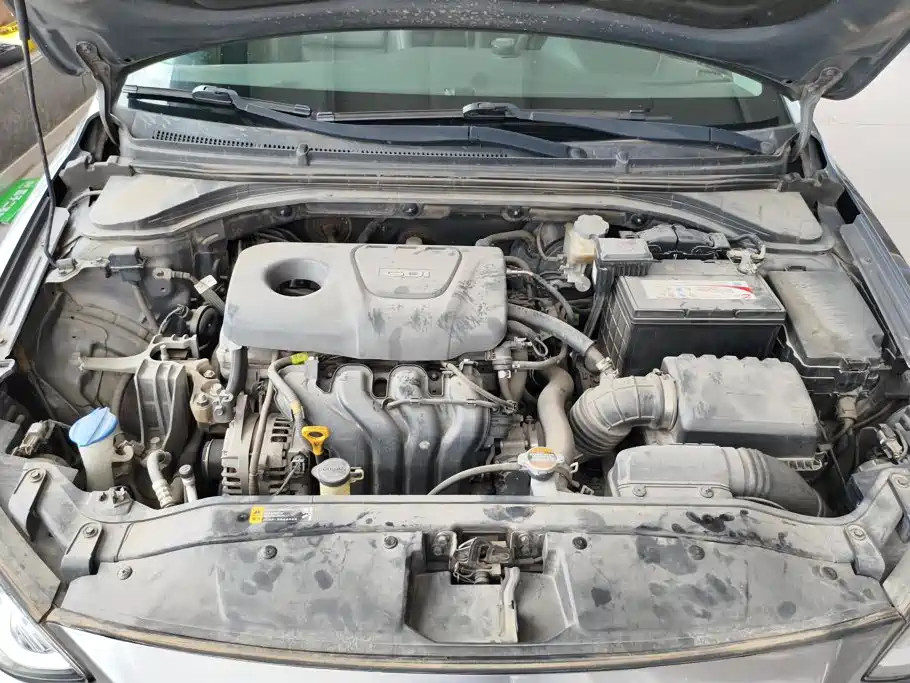 Hyundai Elantra — миниатюра 10