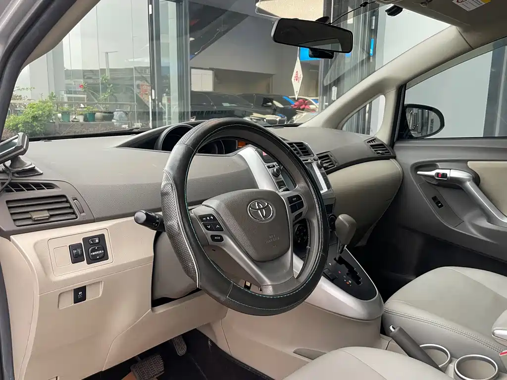 Toyota Verso — миниатюра 5