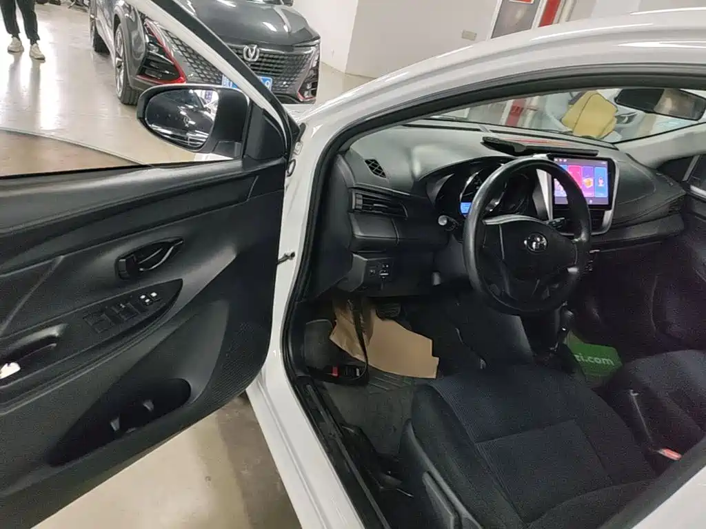 Toyota Yaris L — миниатюра 16