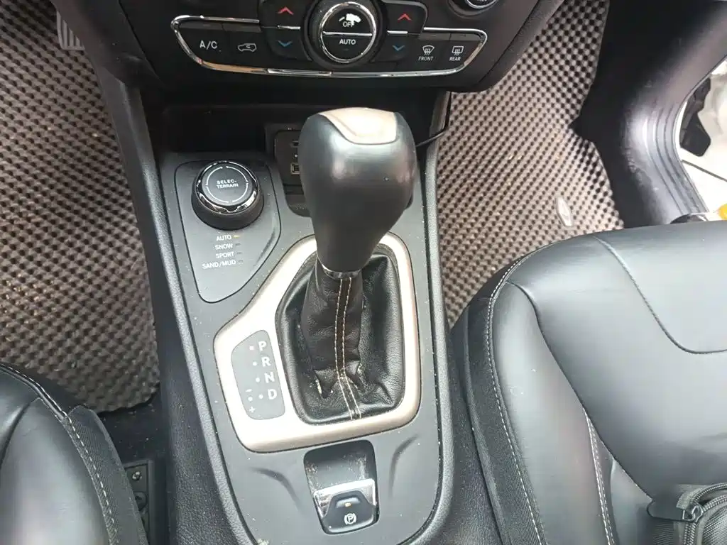 Jeep Cherokee — миниатюра 10
