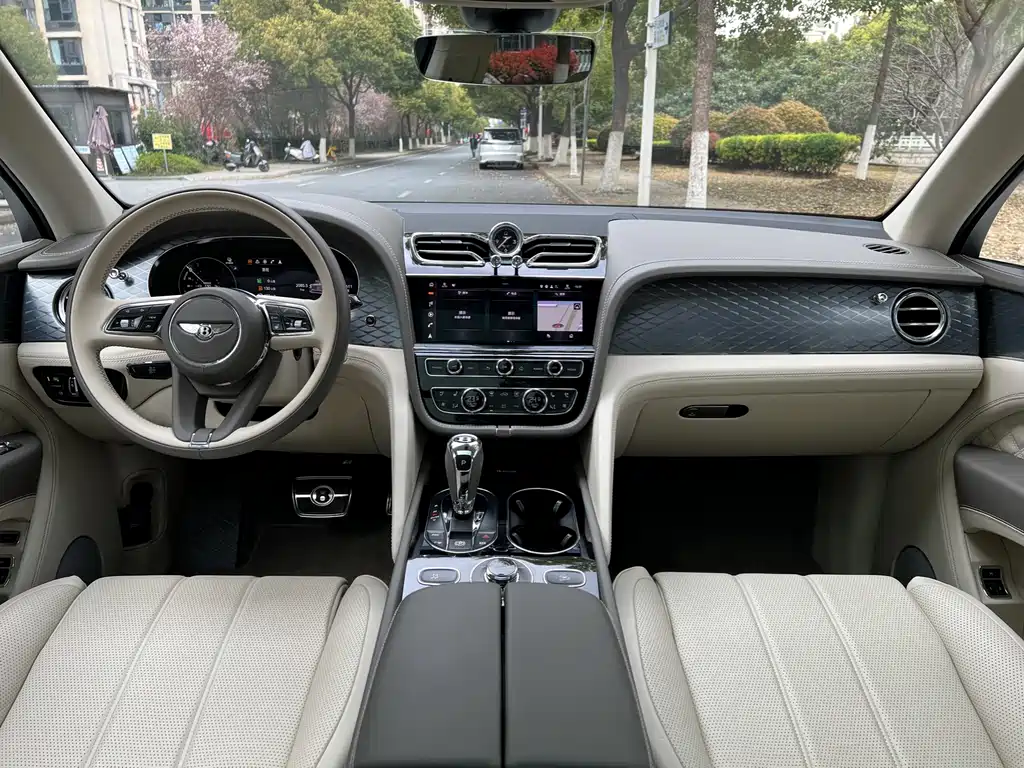 BENTLEY TIMYUE PLUG IN HYBRID