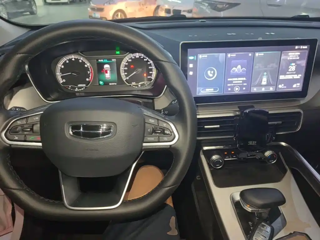 Geely Binyue — миниатюра 10