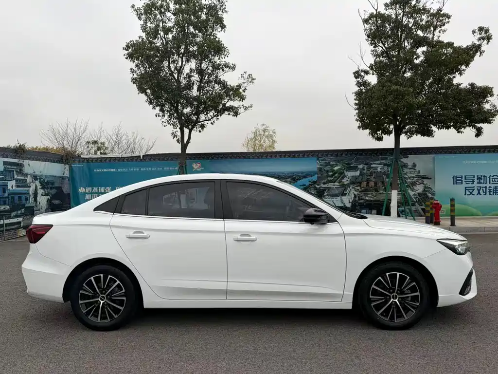 ROEWE I5