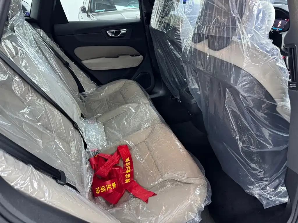 Volvo XC60 2026 B5 Luxury