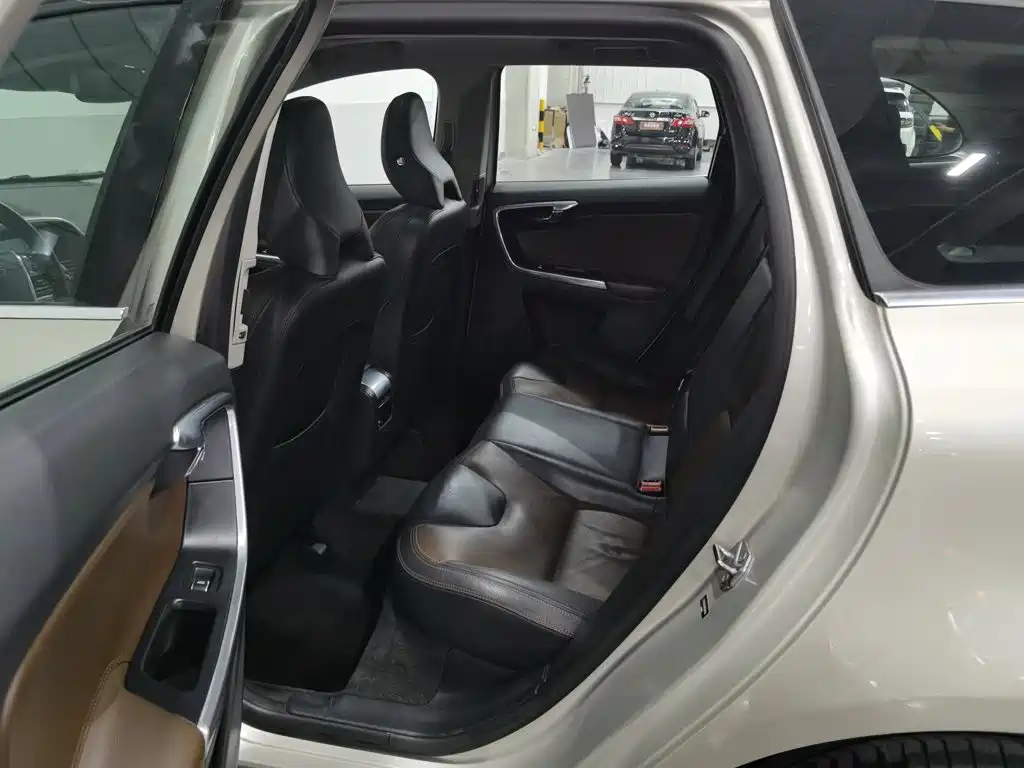 Volvo XC60 — миниатюра 15