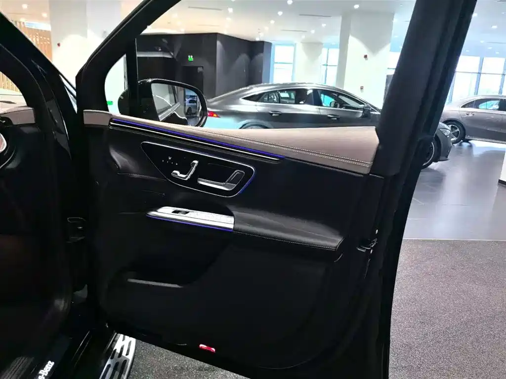 MERCEDES-BENZ EQE SUV