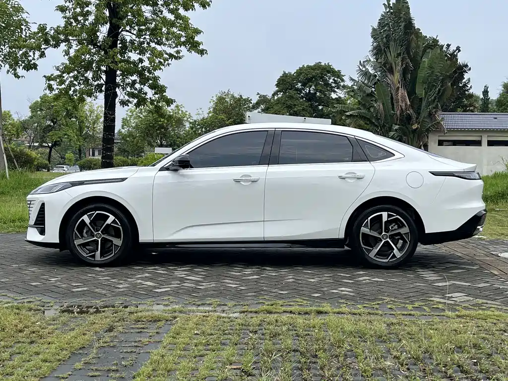 Changan Eado — миниатюра 7