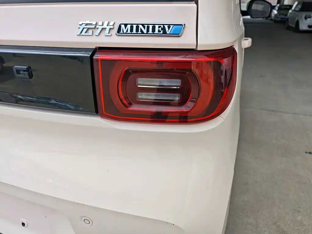 Wuling MINIEV — миниатюра 8