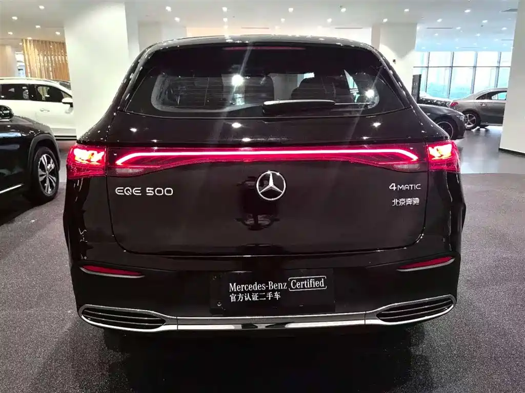 MERCEDES-BENZ EQE SUV