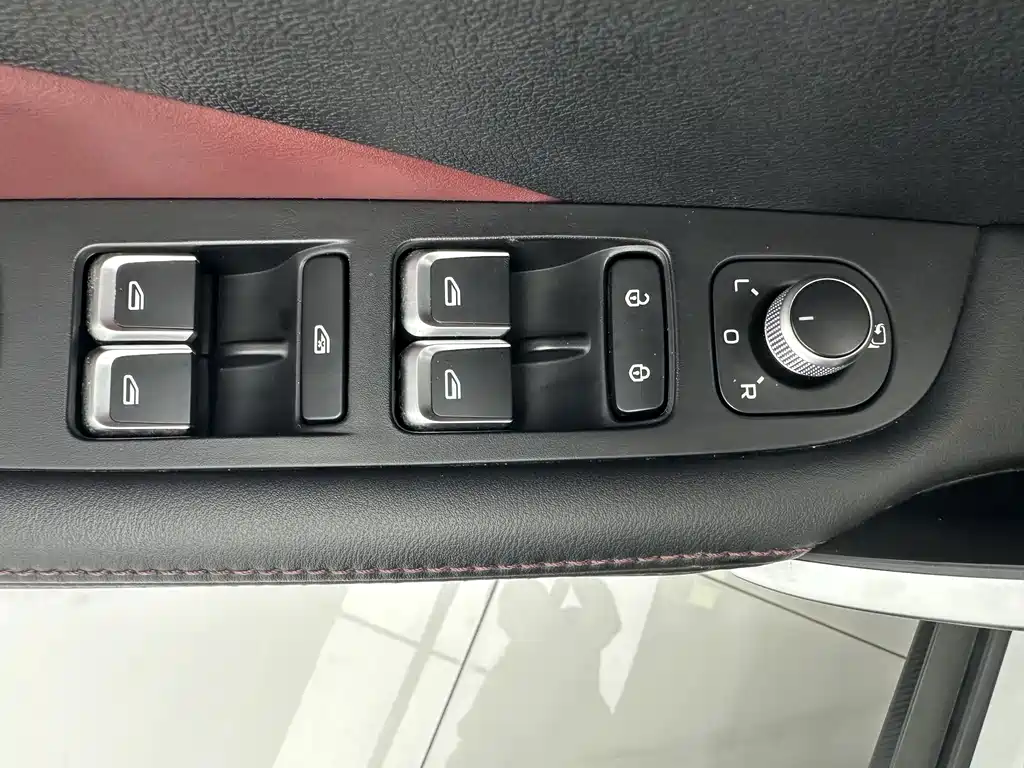 Geely Binyue — миниатюра 13