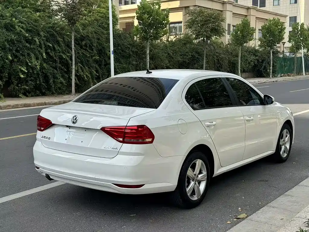 Volkswagen Lavida — миниатюра 5