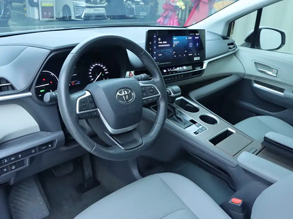 Toyota Granvia 2023 2.5L Luxury PLUS